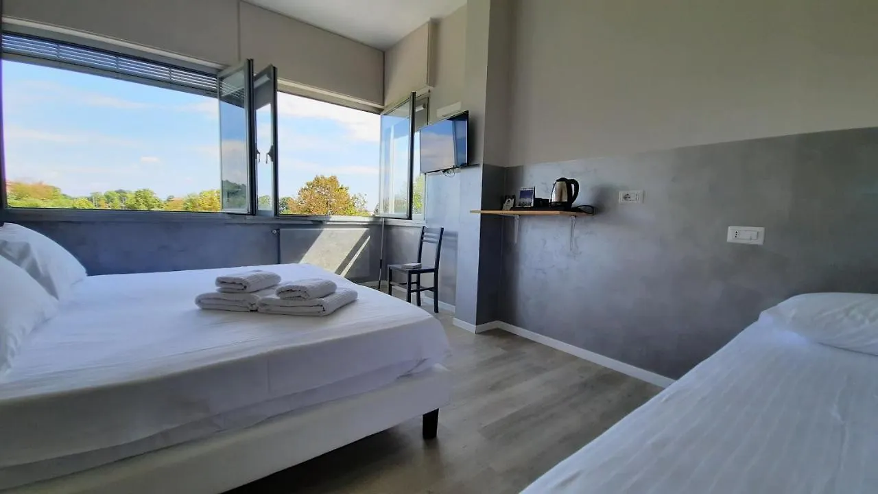 Bergamo Guesthouse - Self Check-In Curno 0*,